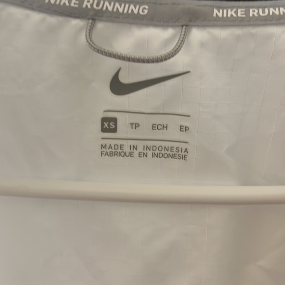 Nike Jackets & Coats Nike Womens White Windbreaker Poshmark